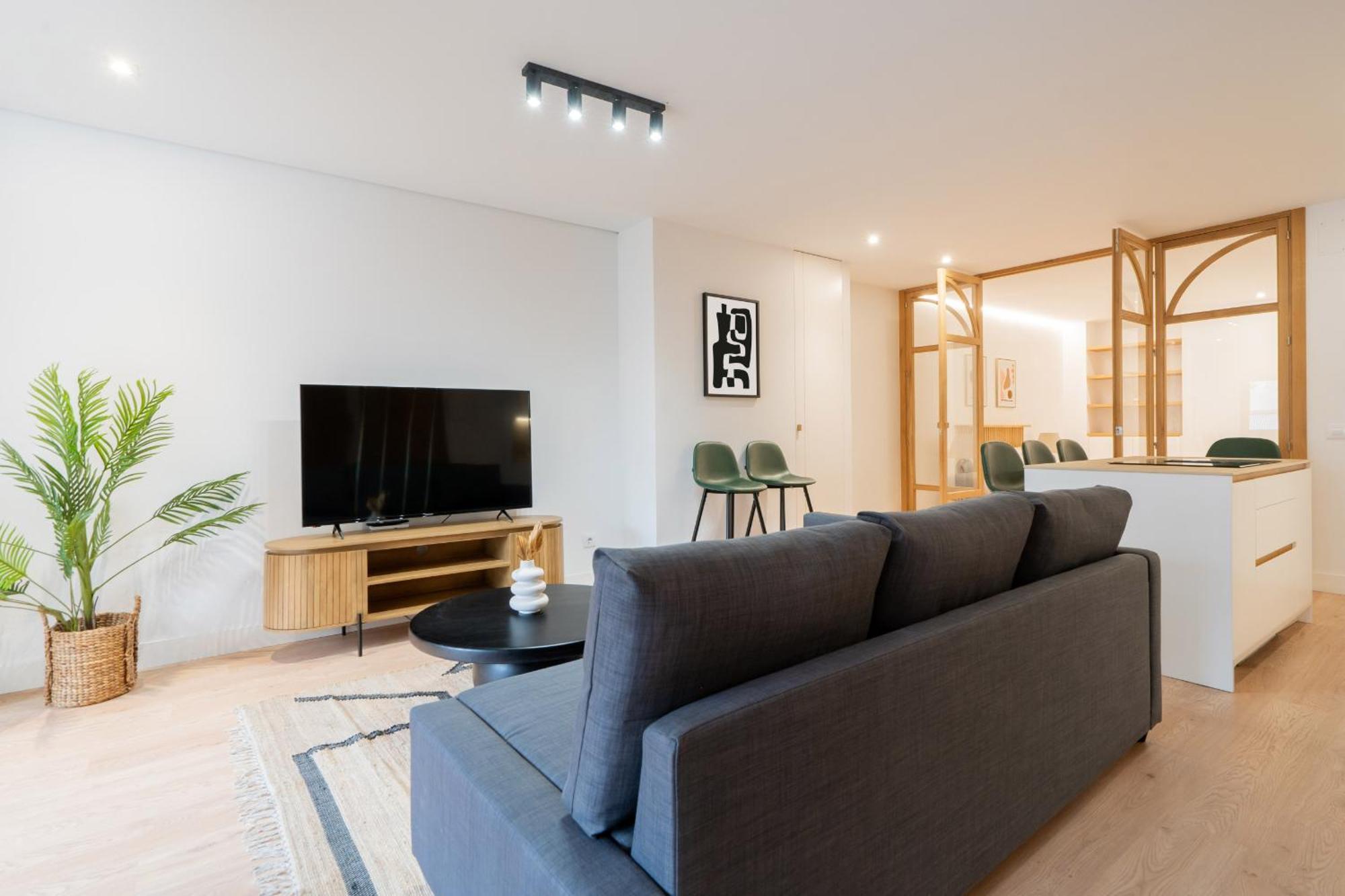 Apartamento Reformado Para 6 Personas En Plena Gran Via Alquiler Temporal Madrid Exterior photo
